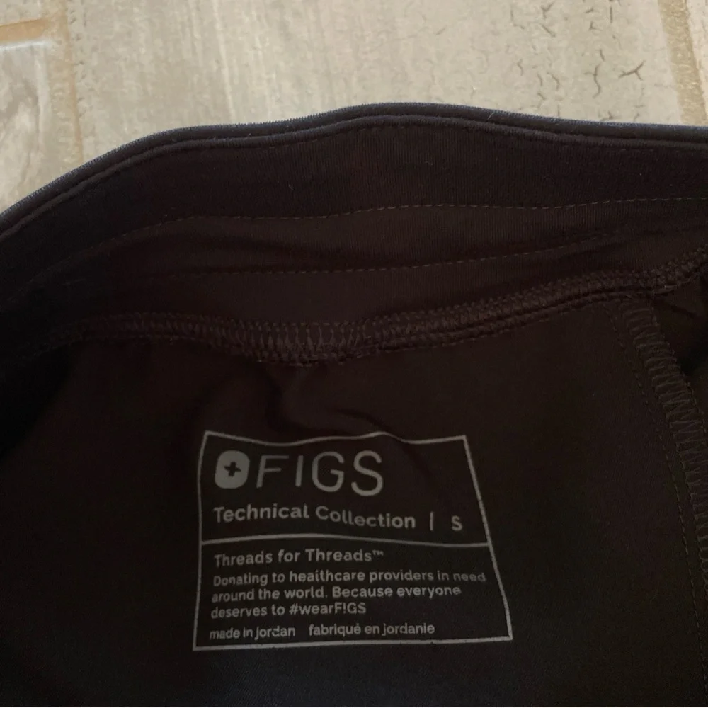 FIGS Black Scrub Set Small Casma Top/Small Kade Cargo Bottoms Pants Women’s - Picture 11 of 16